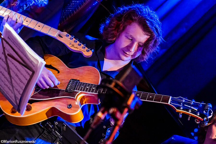 Noah Hogan at Le Duc Des Lombards (Paris). Photo by Marion Ruszniewski